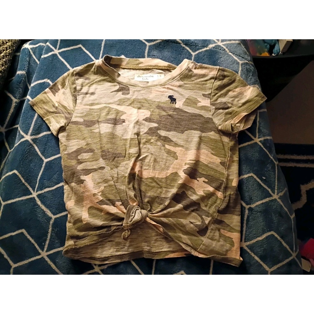Abercrombie Kids Camo T Shirt Size 5/6 Tie Bottom Pink/Green Camo Moose